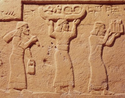 Rilievo raffigurante portatori carichi di doni da Assyrian